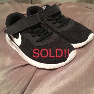 Toddler Tanjun Black Nikes